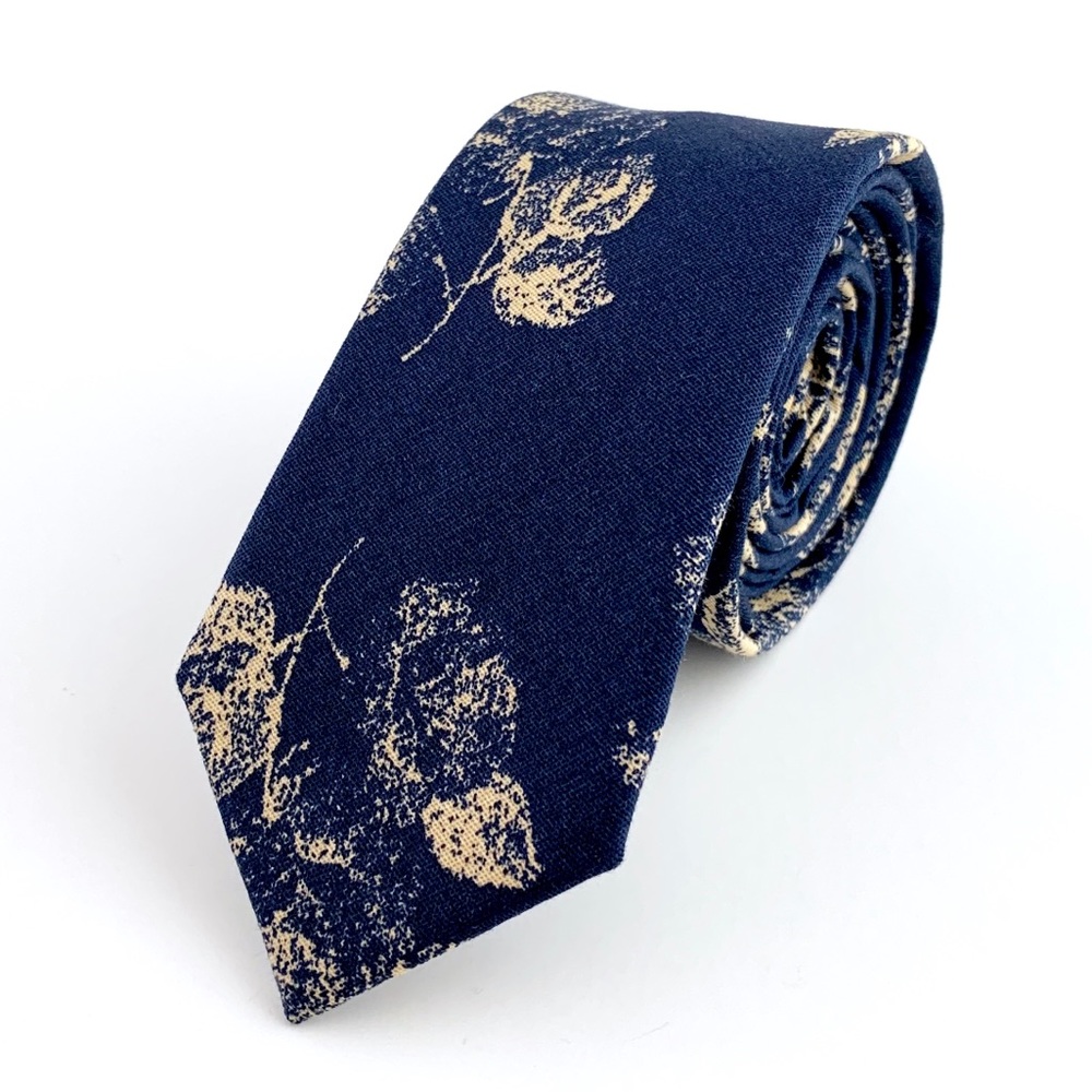Men’s Navy Rustic Floral Slim Necktie